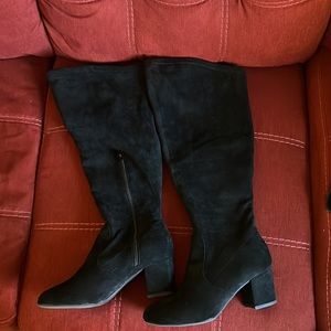 Round toe knee-high dress boots